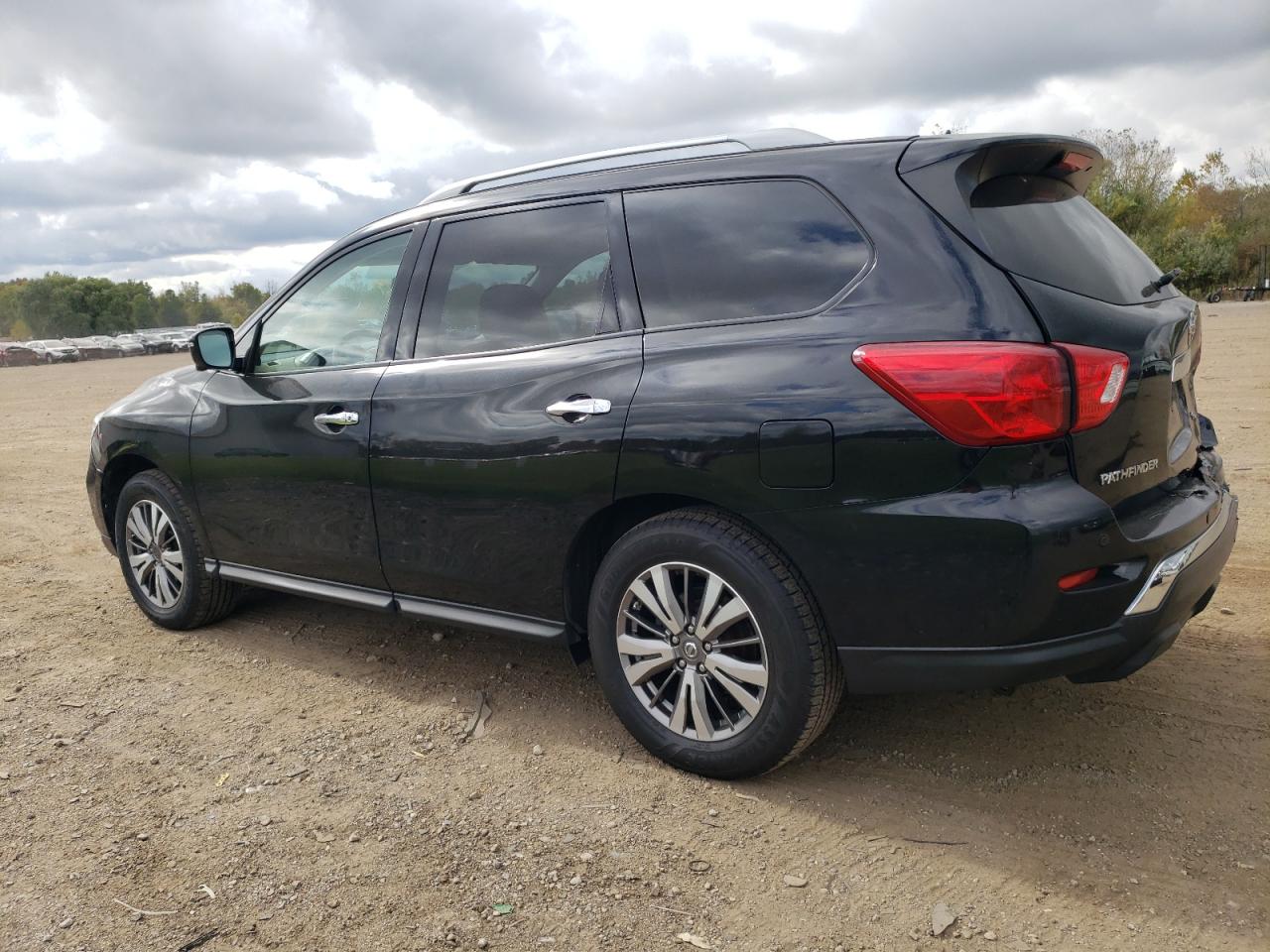 Nissan Pathfinder S Image 2