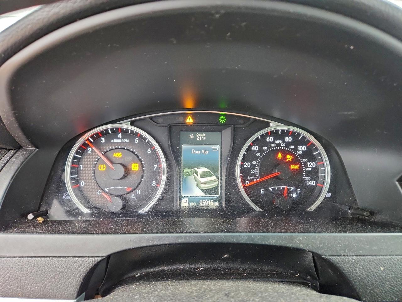 Toyota Camry Le Image 8