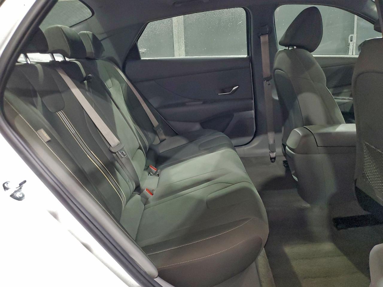 Hyundai ELANTRA Sel Image 13