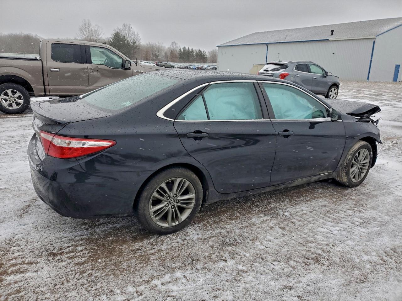 Toyota Camry Le Image 2