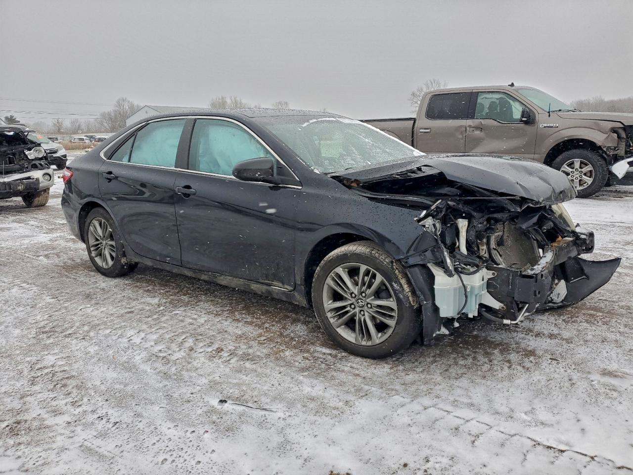 Toyota Camry Le Image 6