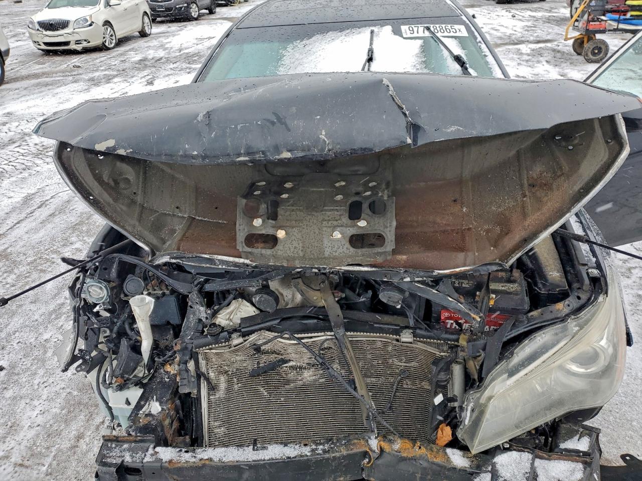 Toyota Camry Le Image 10