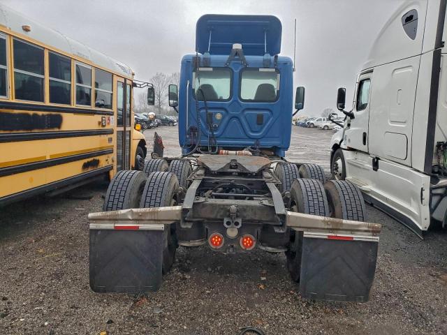 Freightliner Cascadia Image 10