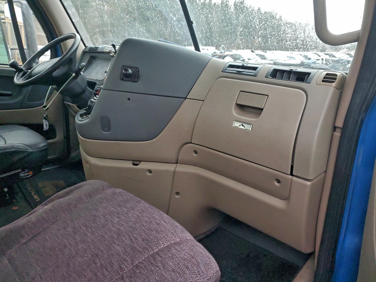 Freightliner Cascadia Image 6