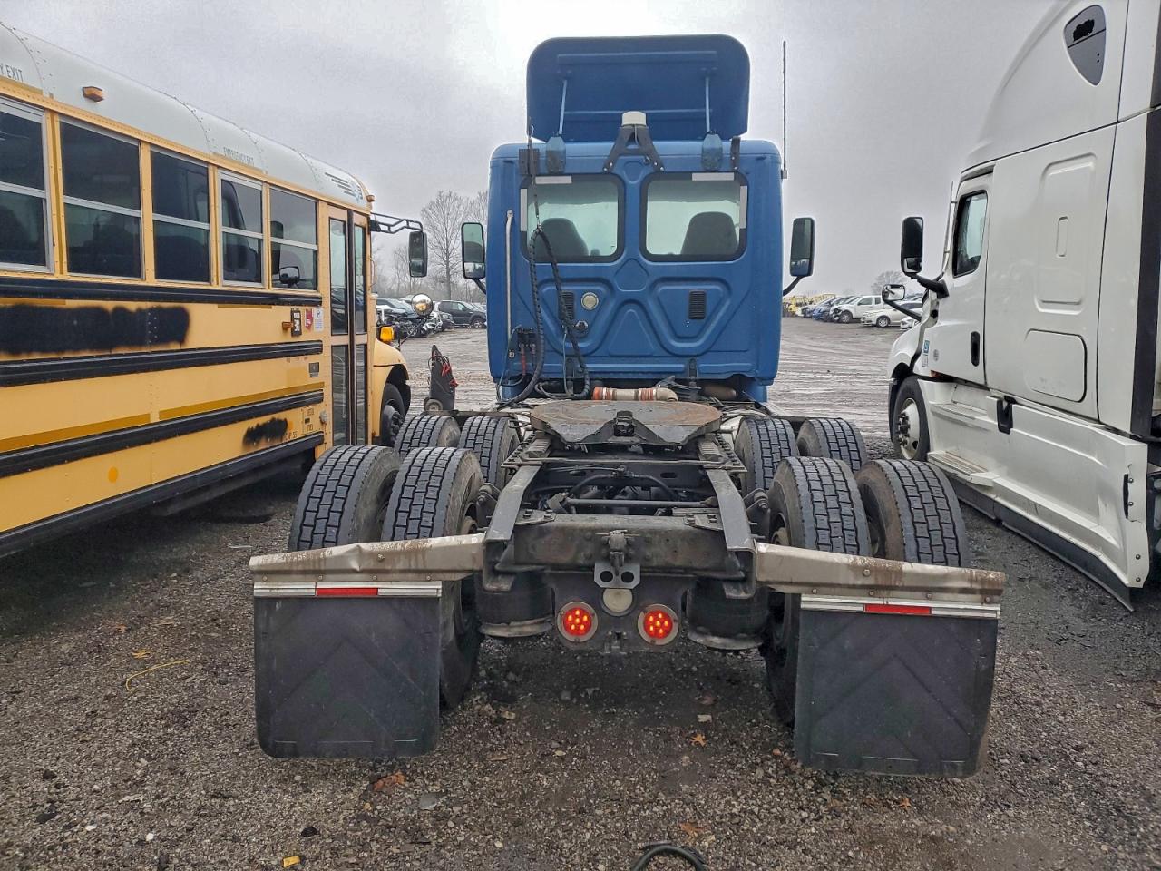 Freightliner Cascadia Image 9
