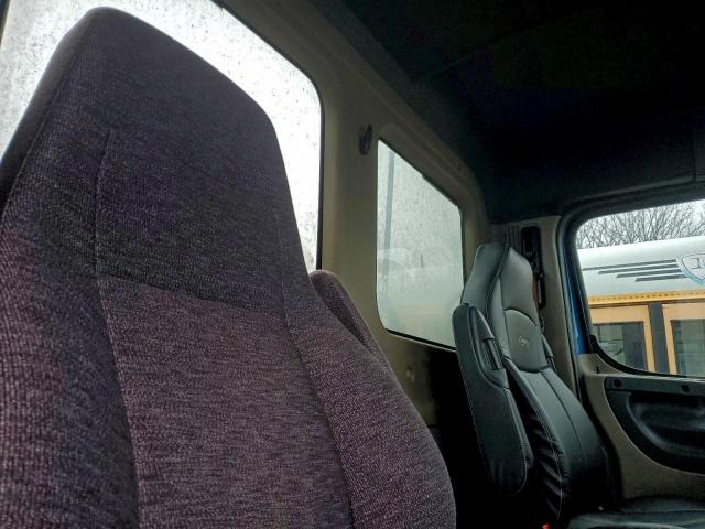 Freightliner Cascadia Image 12