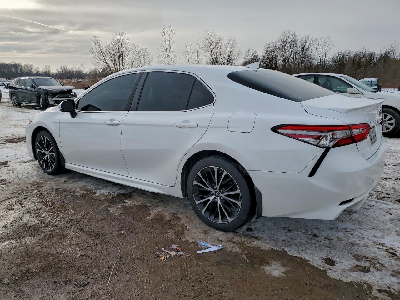 Toyota Camry L Image 5