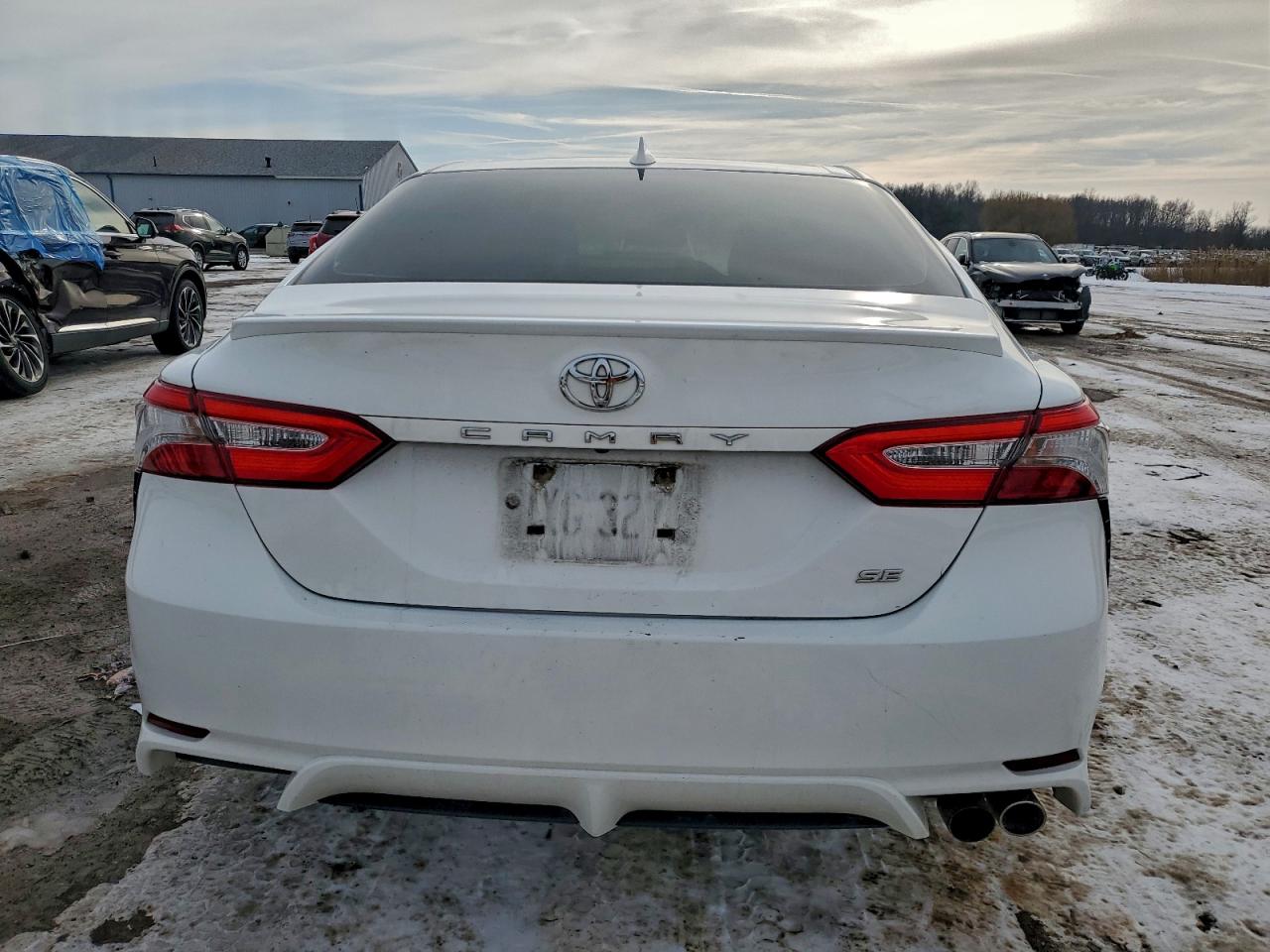 Toyota Camry L Image 12