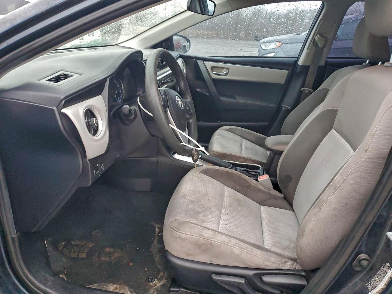 Toyota Corolla L Image 7