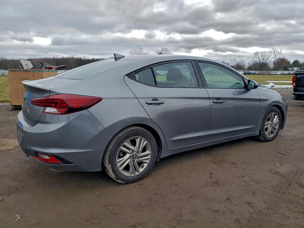 Hyundai ELANTRA Sel Image 2