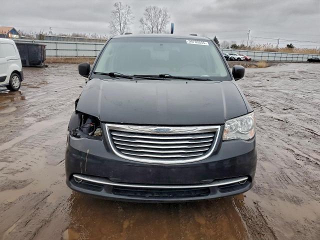 Chrysler Minivan Touring Image 9