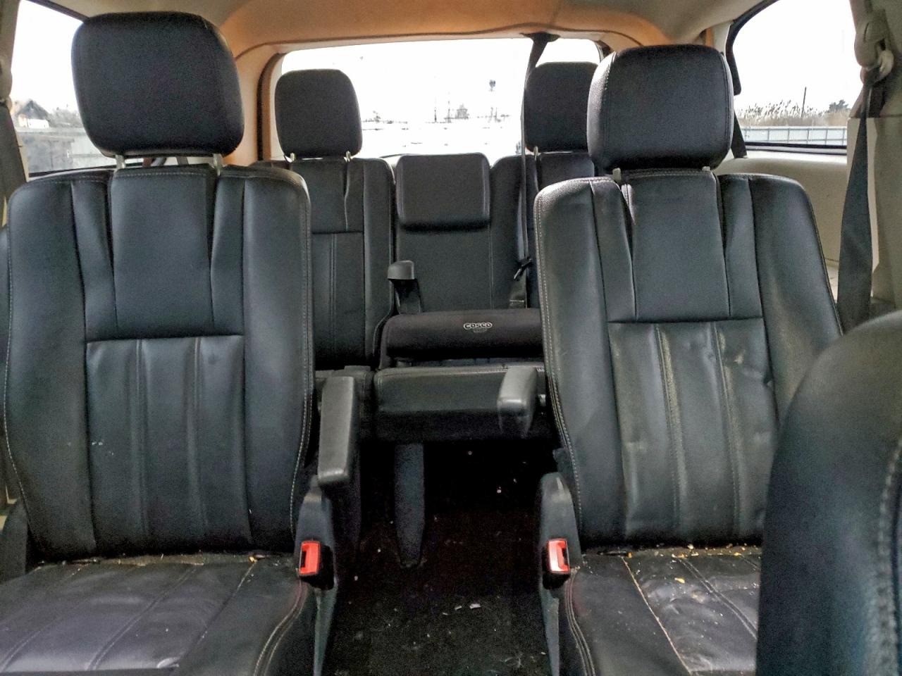 Chrysler Minivan Touring Image 2