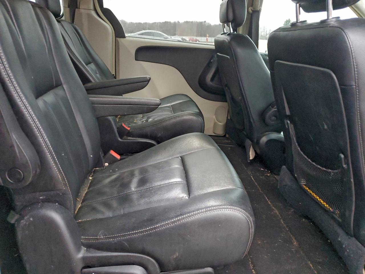 Chrysler Minivan Touring Image 3