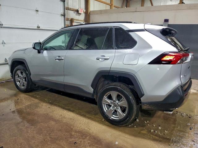 Toyota RAV4 Xle Image 3
