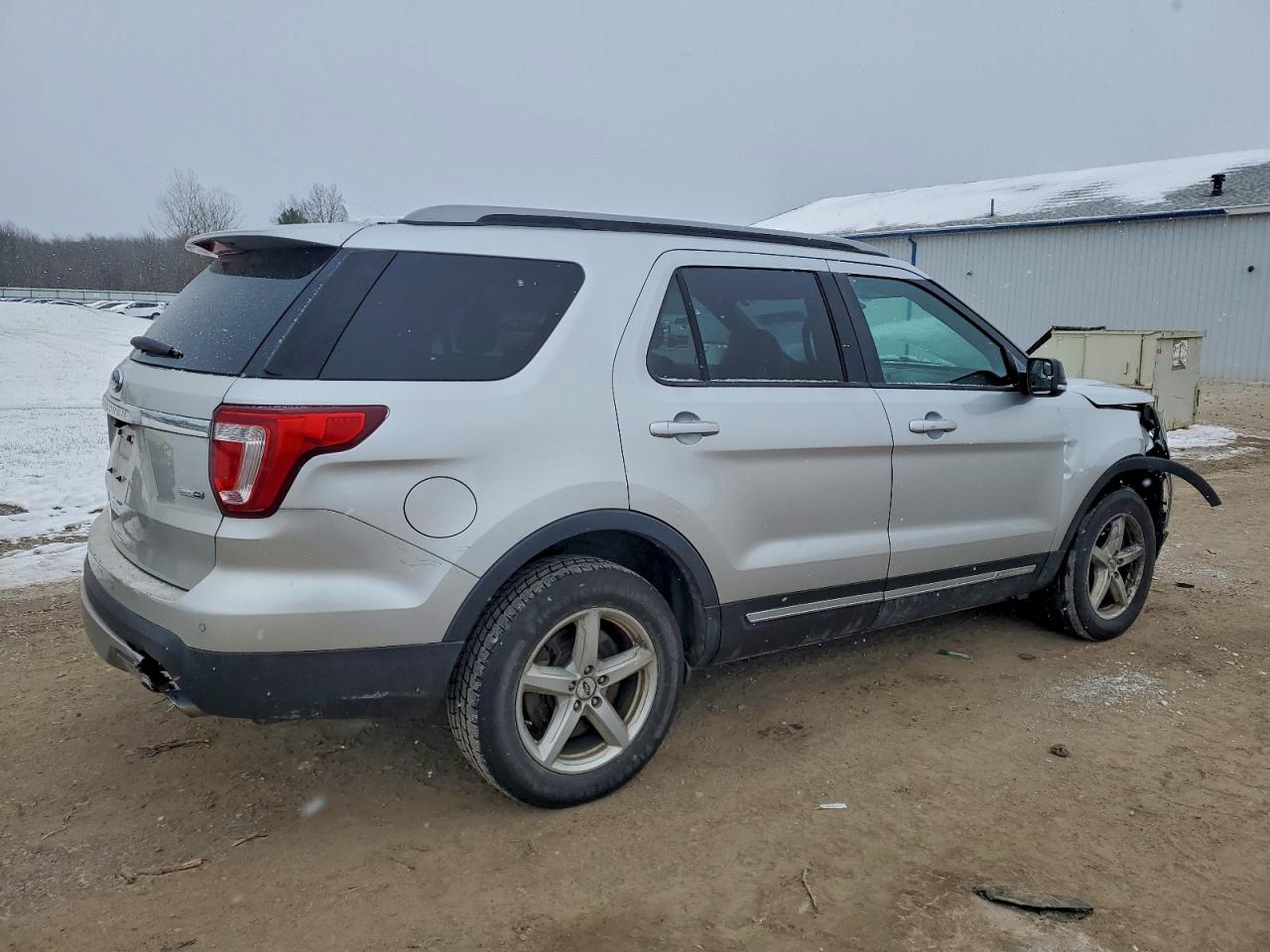 Ford Explorer Xlt Image 4