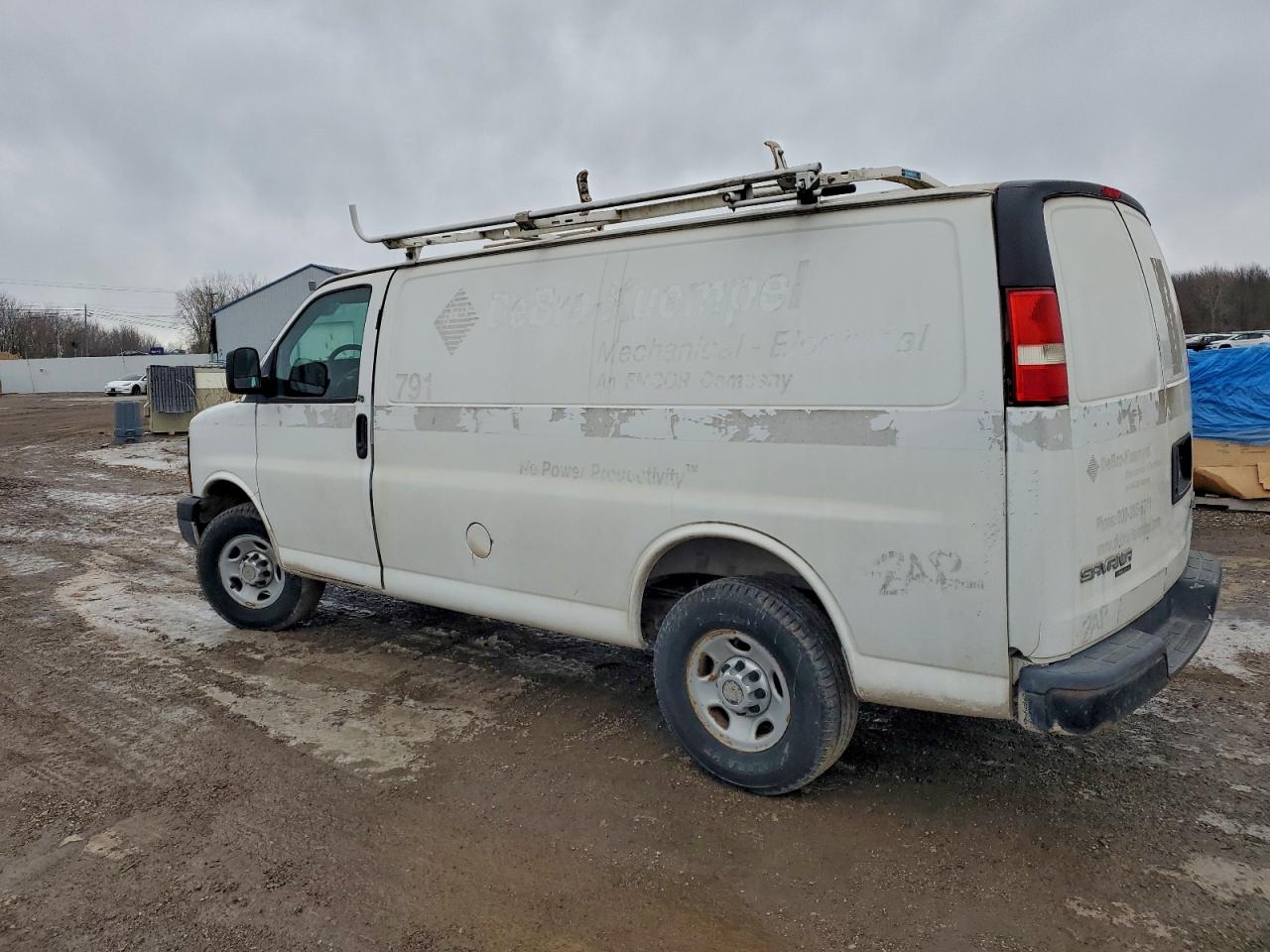 GMC Savana G3500 Image 9