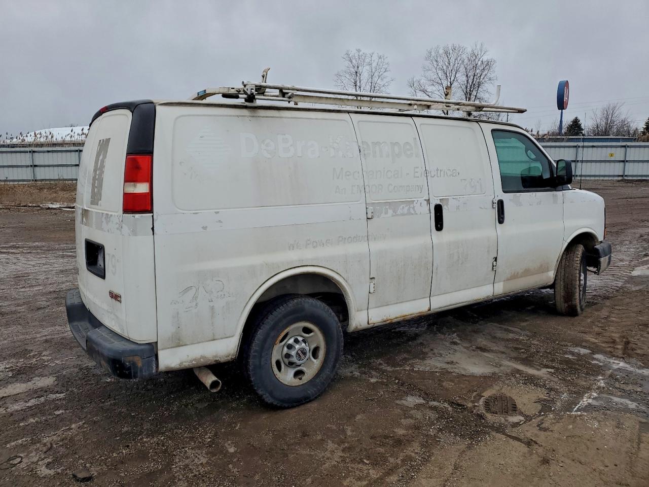 GMC Savana G3500 Image 3