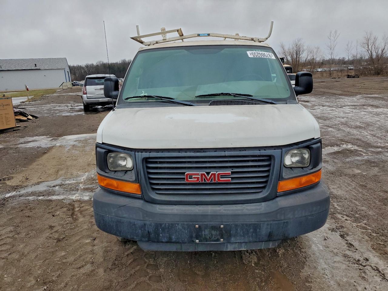 GMC Savana G3500 Image 4