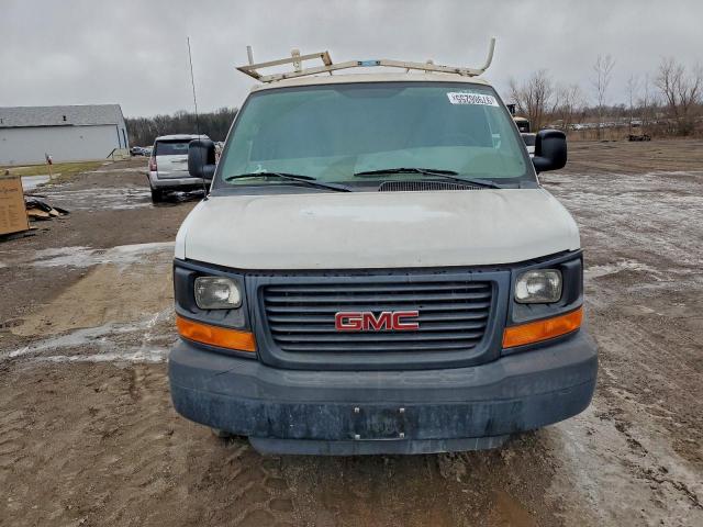 GMC Savana G3500 Image 4