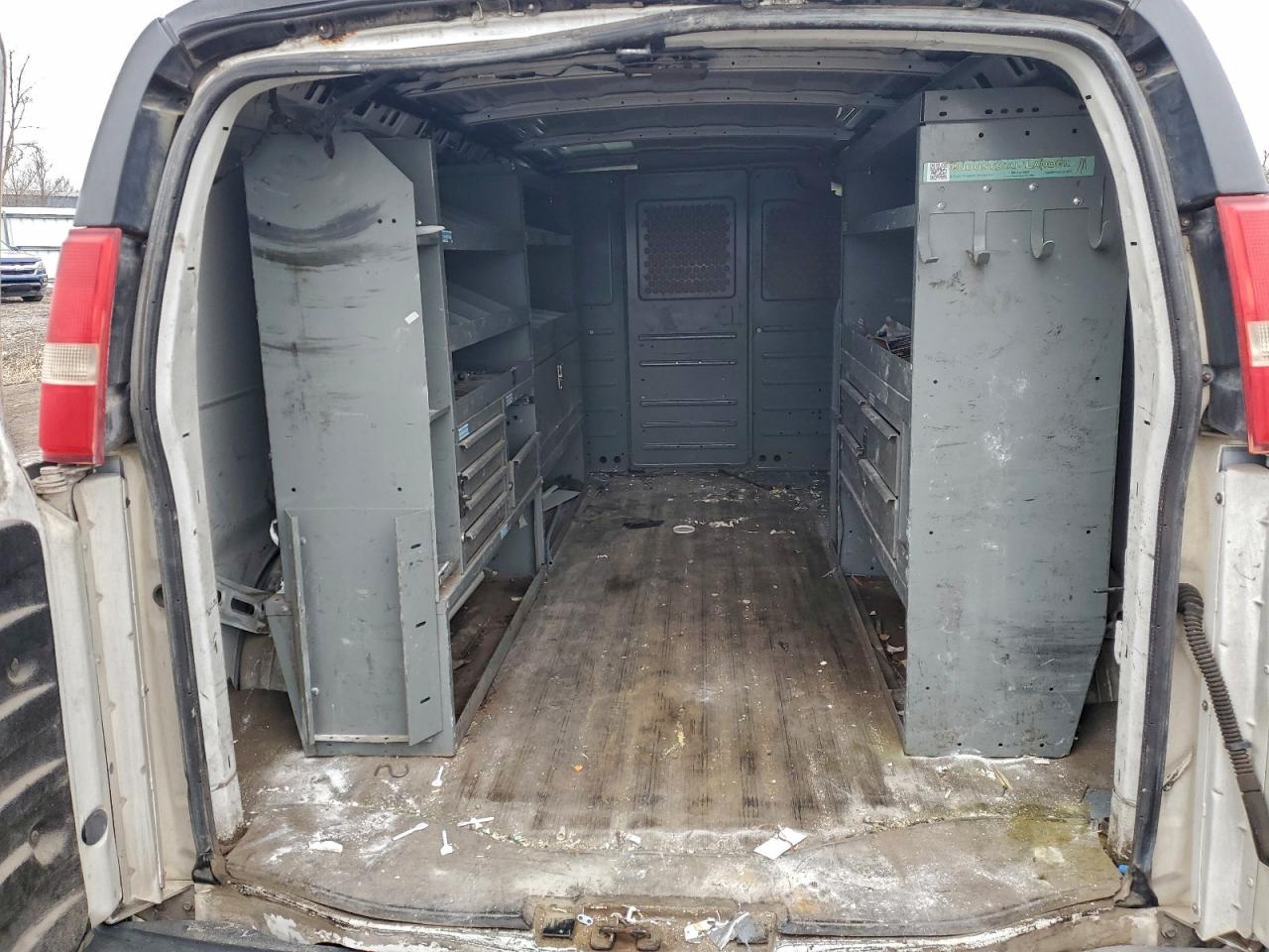 GMC Savana G3500 Image 7