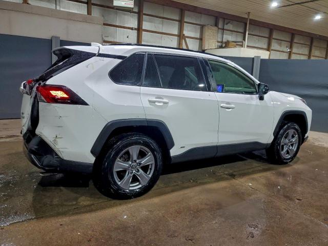 Toyota RAV4 Le Image 6