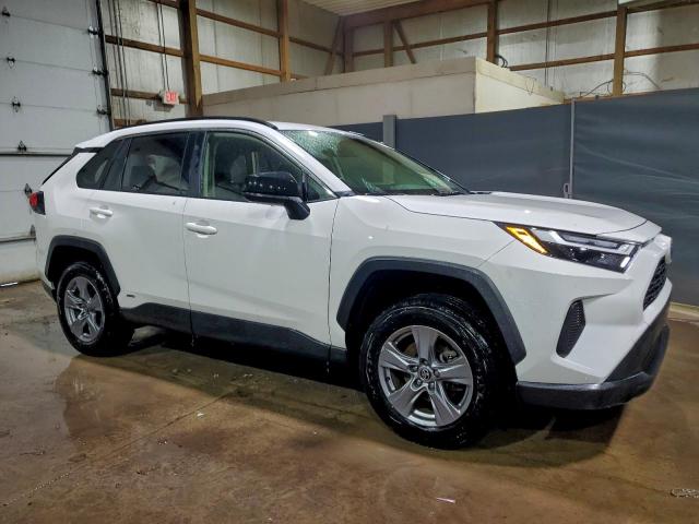 Toyota RAV4 Le Image 8