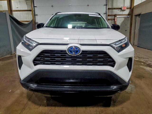 Toyota RAV4 Le Image 12