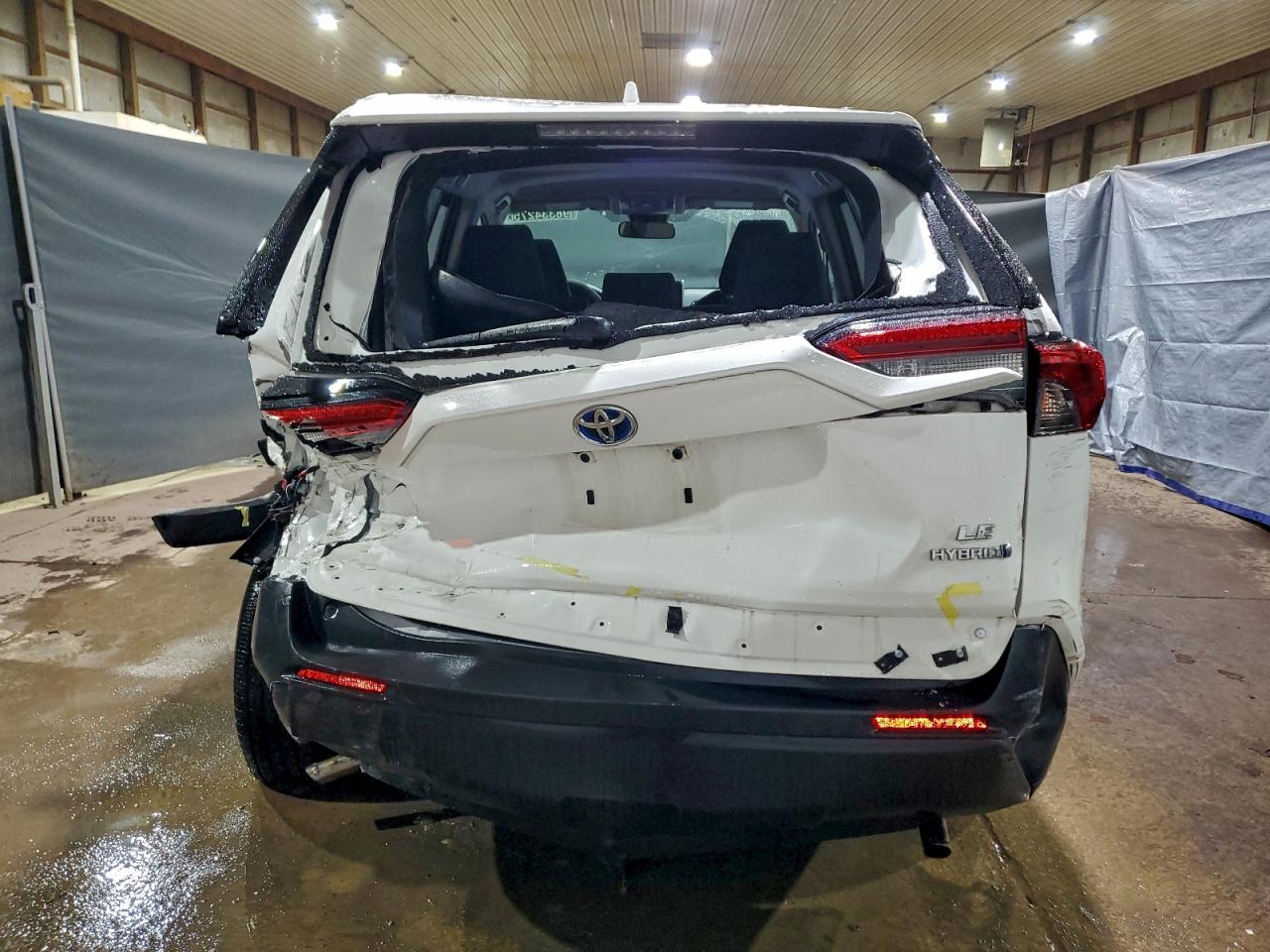 Toyota RAV4 Le Image 9