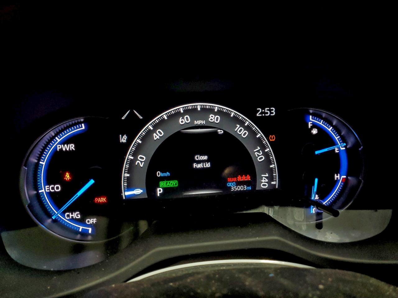 Toyota RAV4 Le Image 11