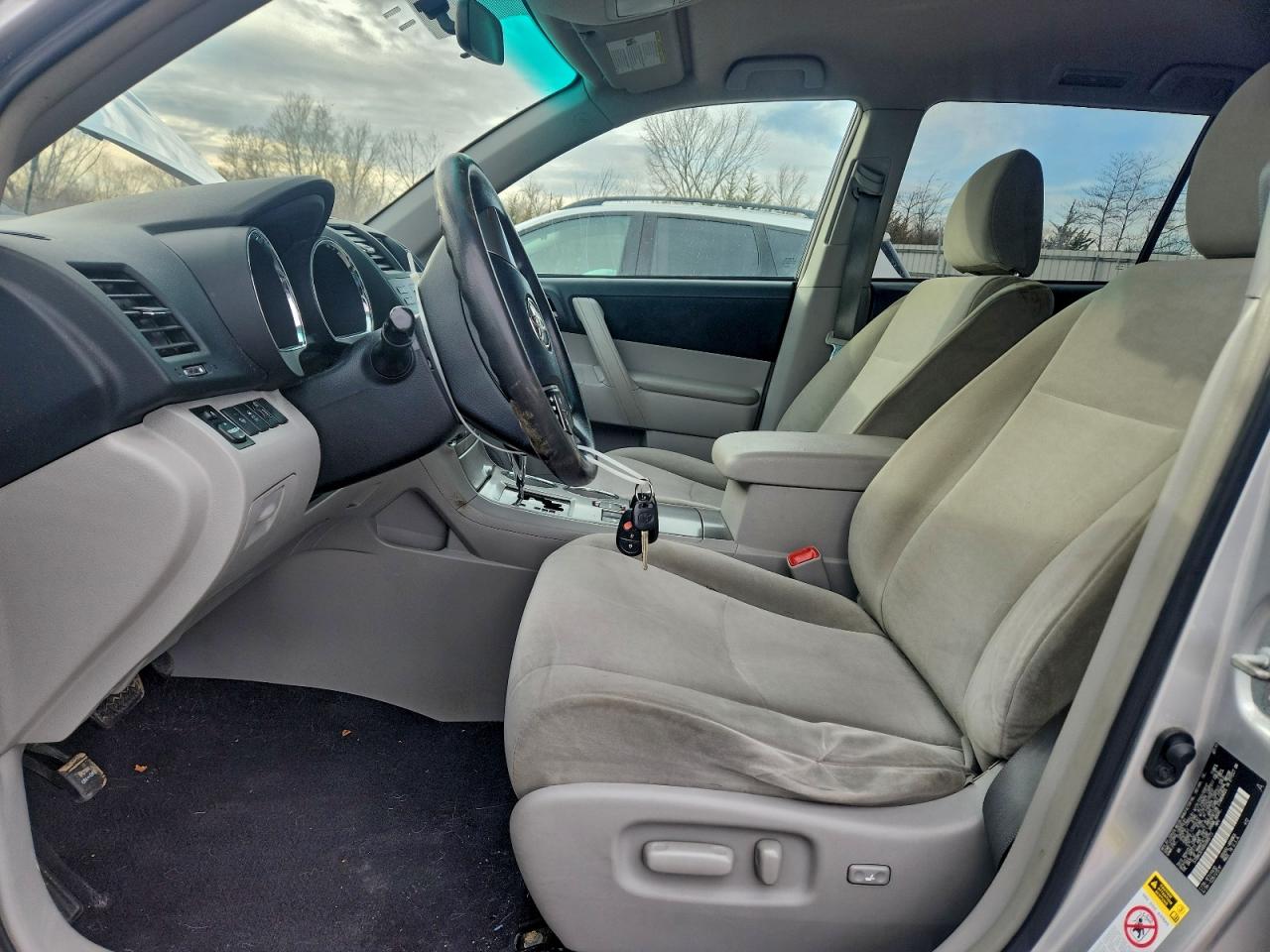 Toyota Highlander Base Image 5