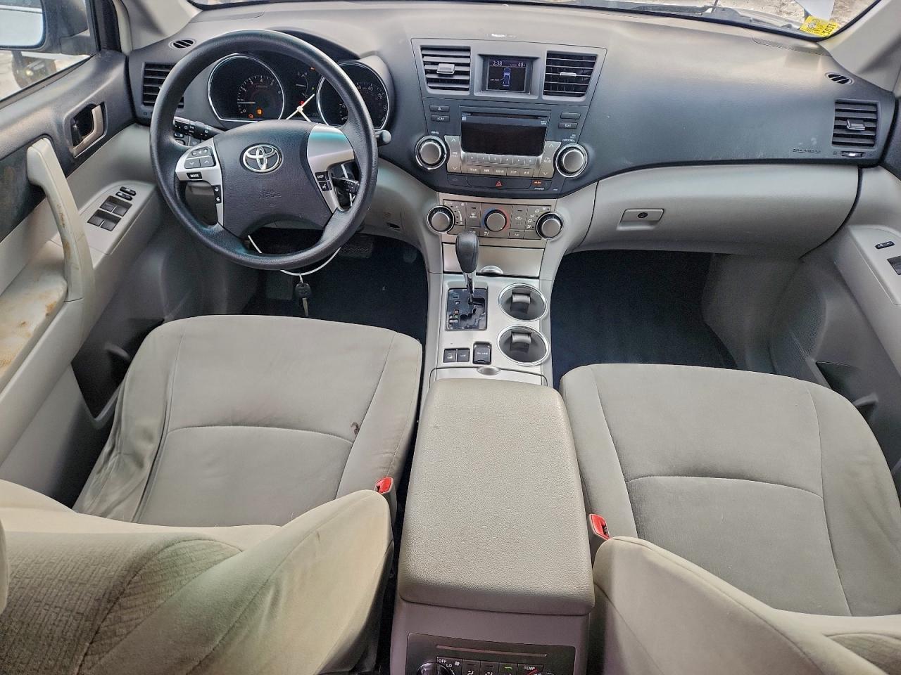 Toyota Highlander Base Image 6