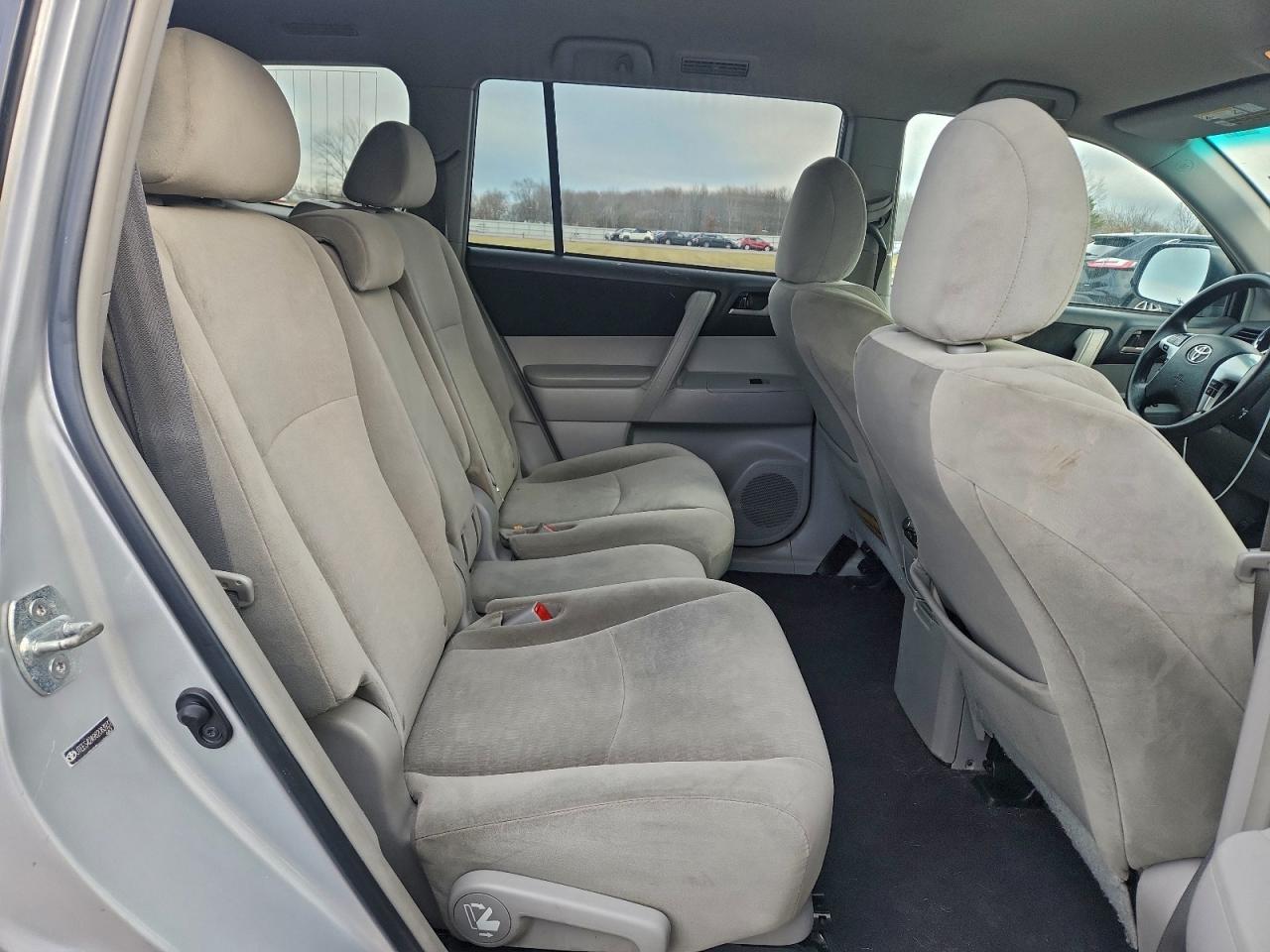 Toyota Highlander Base Image 8