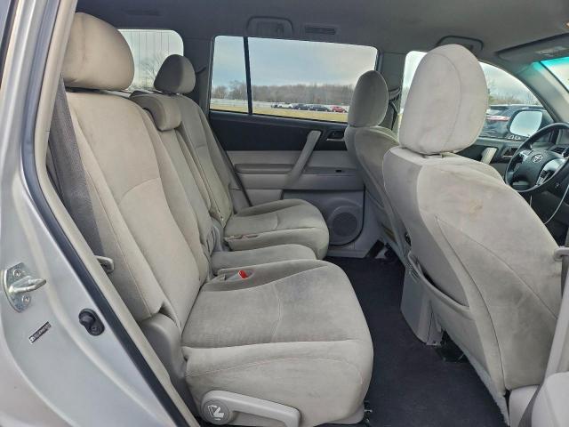 Toyota Highlander Base Image 8