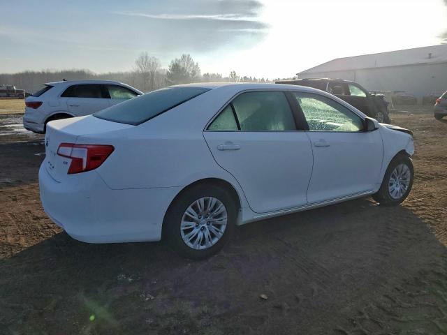 Toyota Camry L Image 2