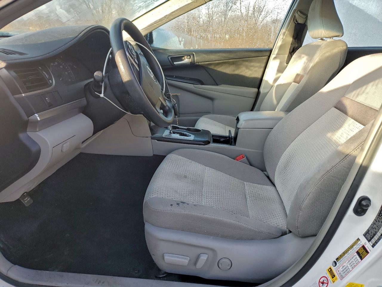 Toyota Camry L Image 10