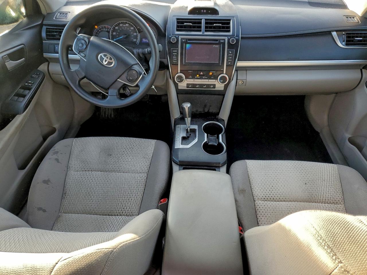 Toyota Camry L Image 12