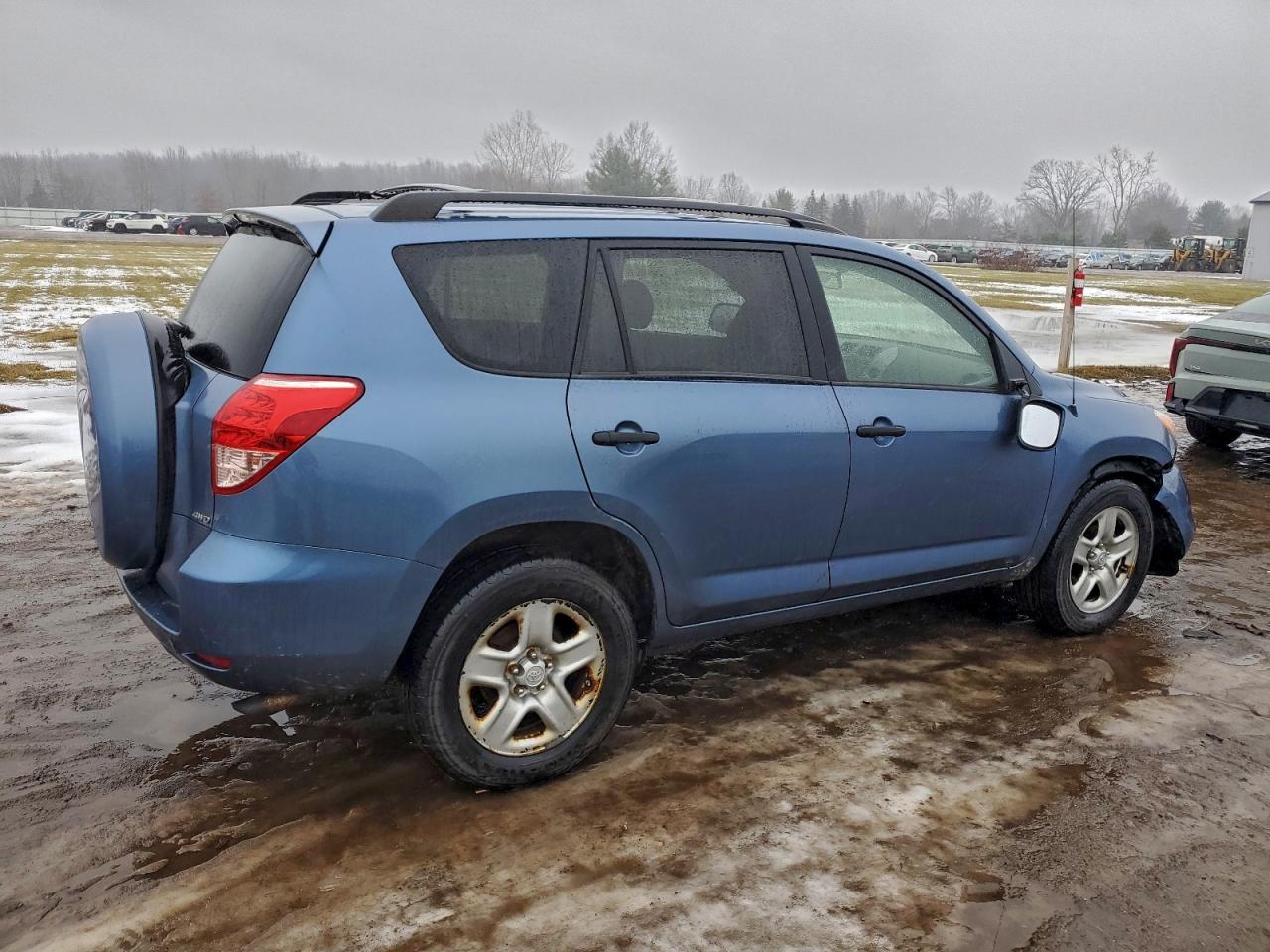 Toyota RAV4 Image 2