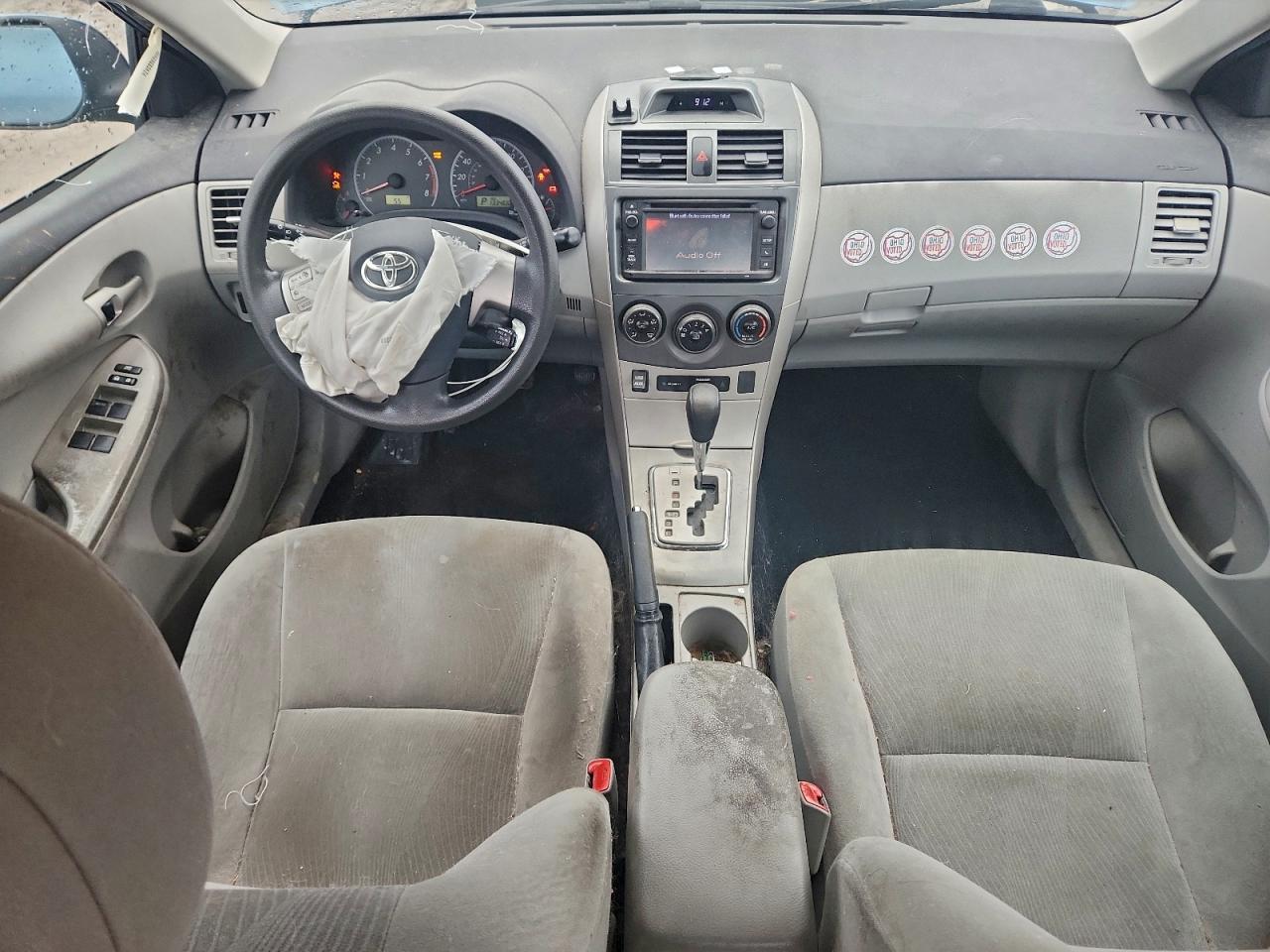 Toyota Corolla Base Image 8