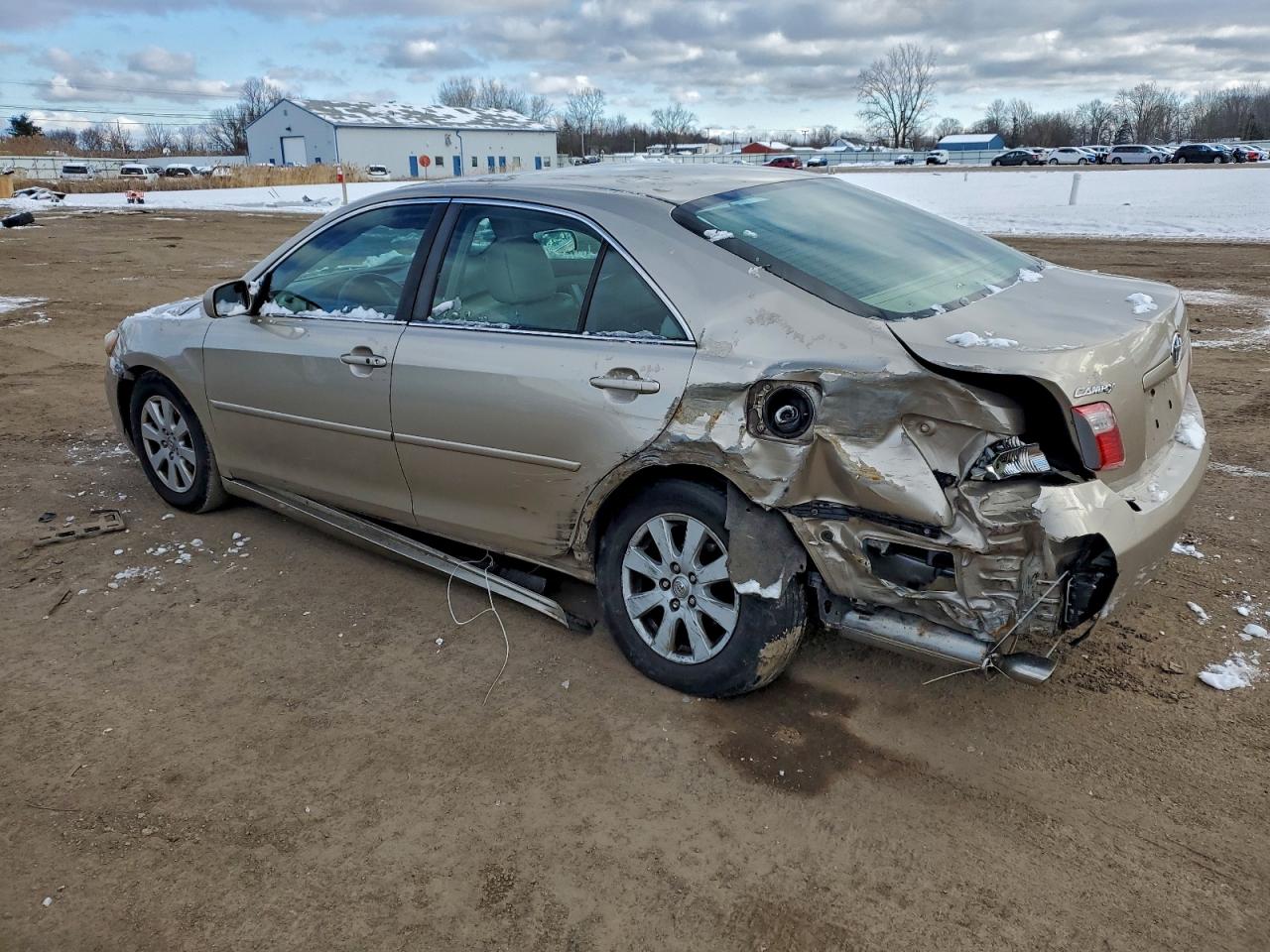 Toyota Camry Le Image 2