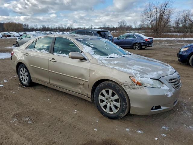 Toyota Camry Le Image 6