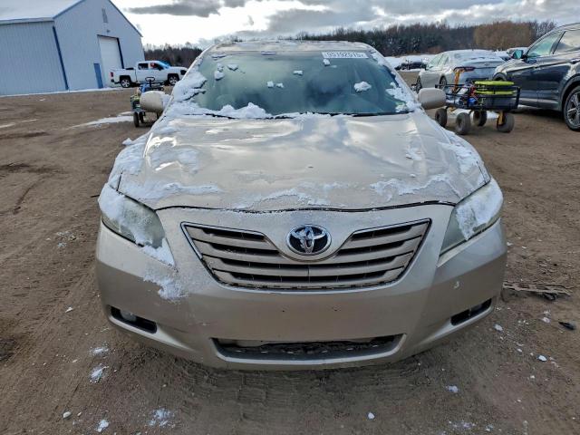 Toyota Camry Le Image 3