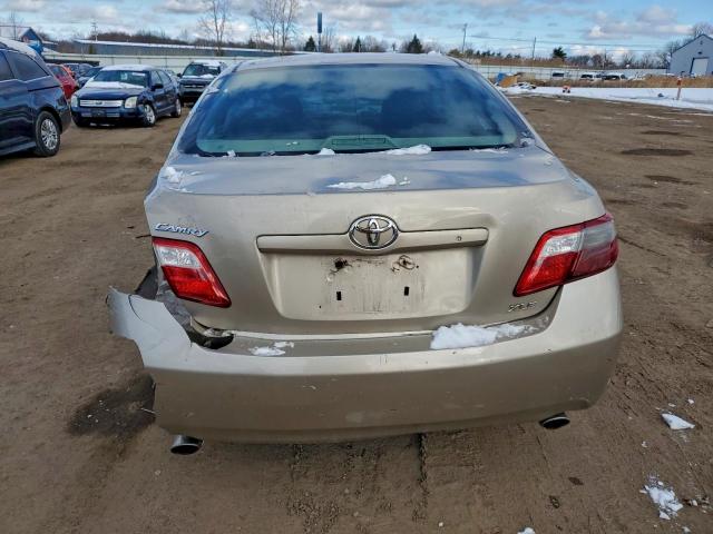 Toyota Camry Le Image 11