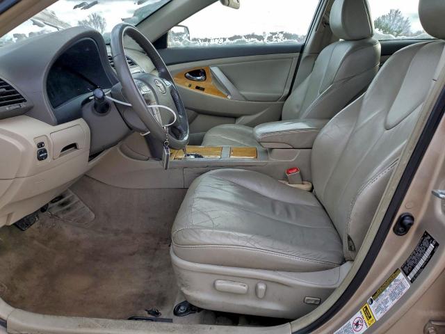 Toyota Camry Le Image 8