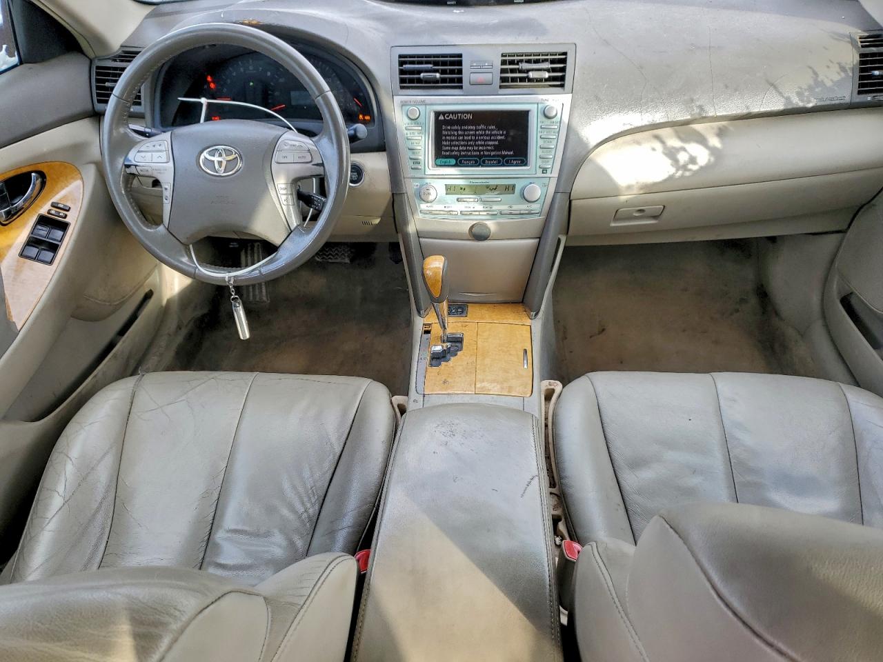 Toyota Camry Le Image 7